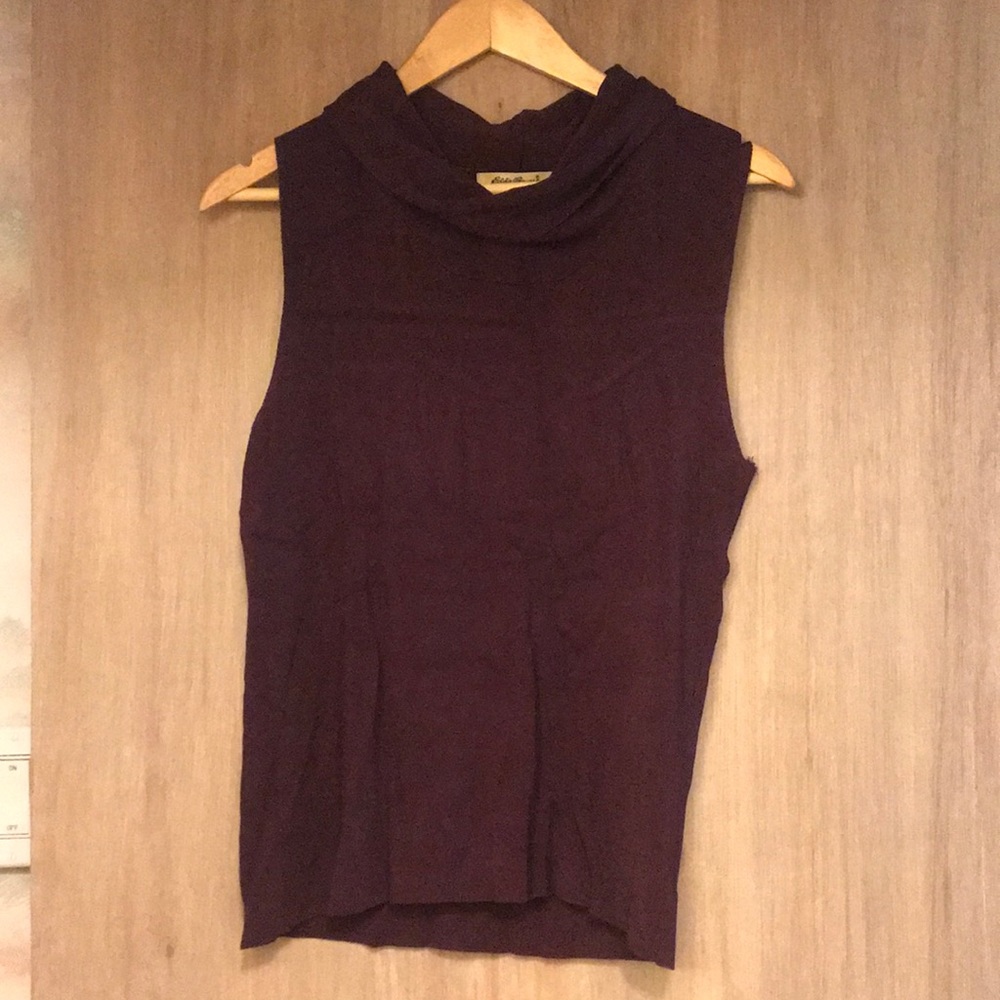 Brown sleeveless turtleneck